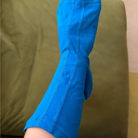 Lulu Pool Blue Align Pocket Shorts - Picture 4 of 4